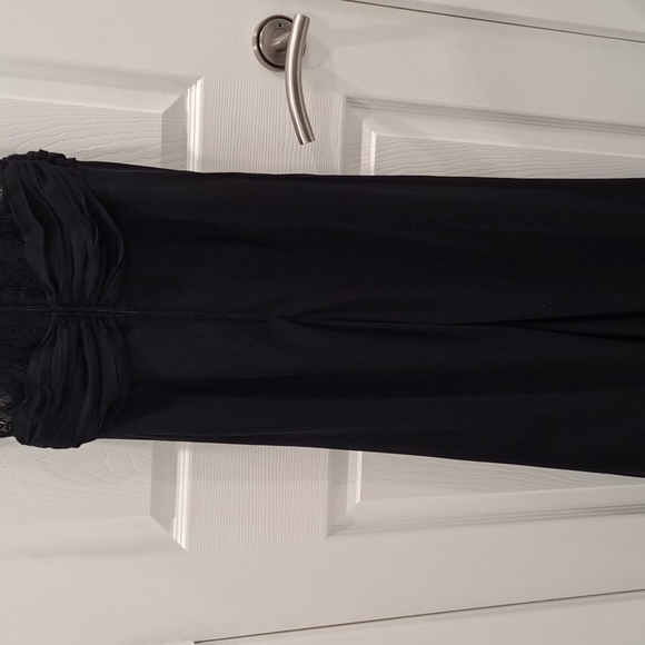 Beautiful lacey black gown, size 36  Vera Mont. - Picture 2 of 3